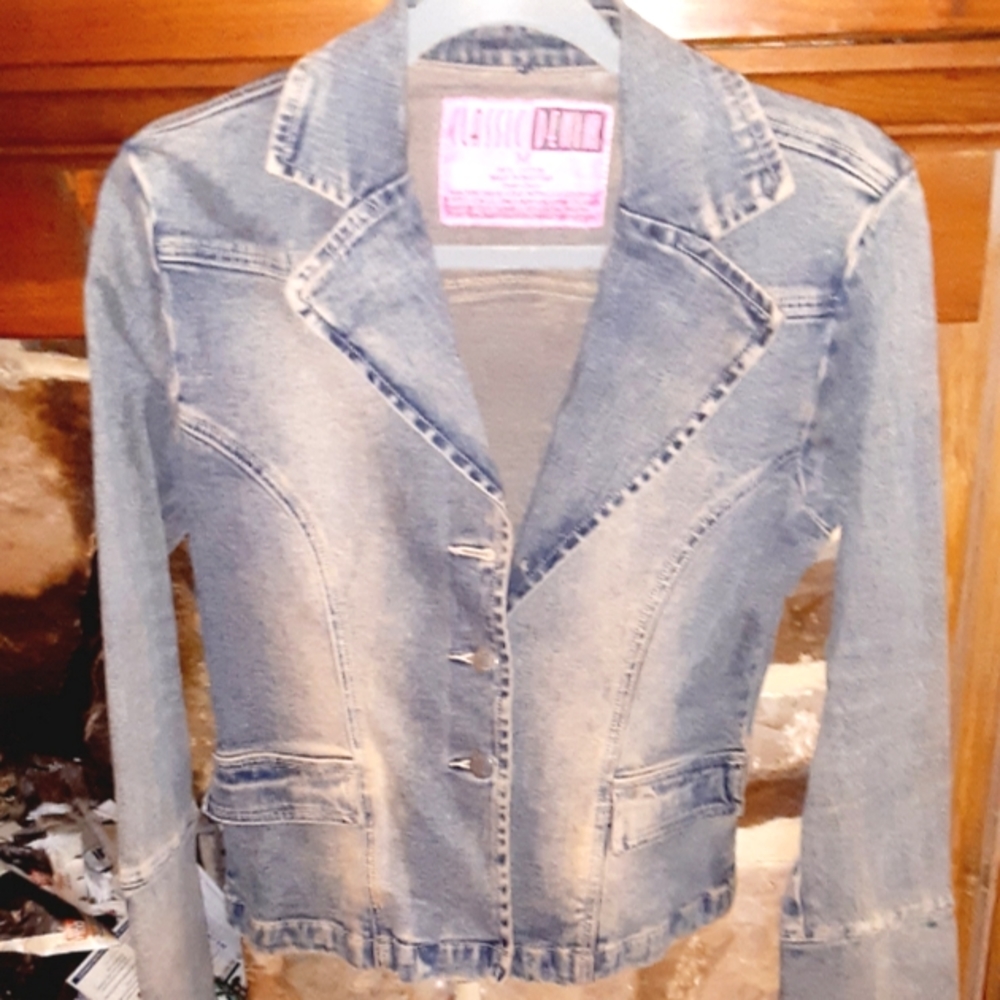 NWOT. Jean jacket by Classic Denim size medium